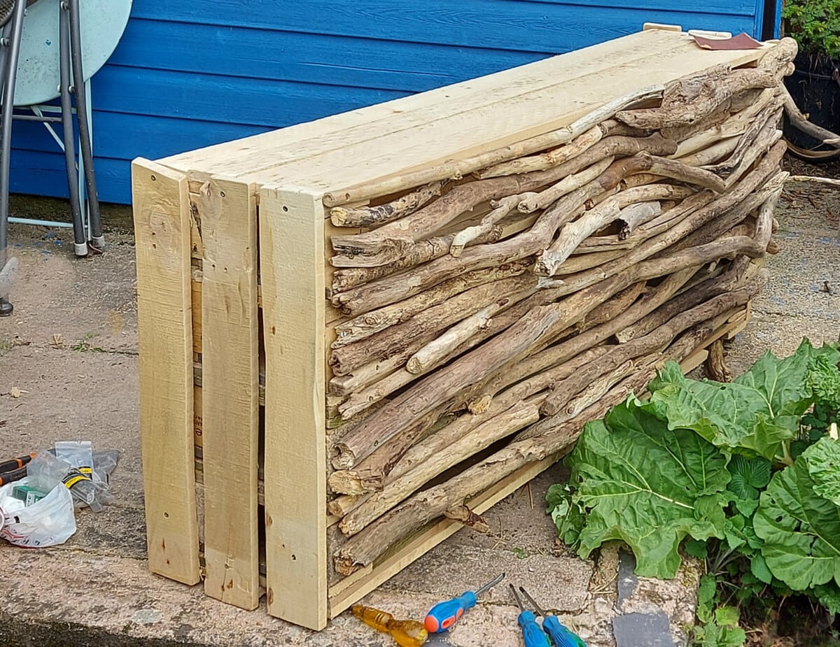 Photo of completed pallet bench - side view
